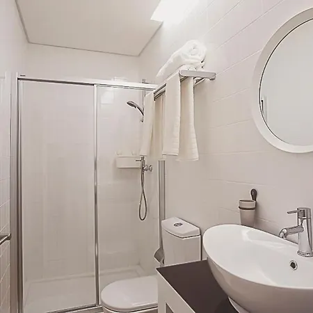 Bmyguest - Almada Garden Apartment